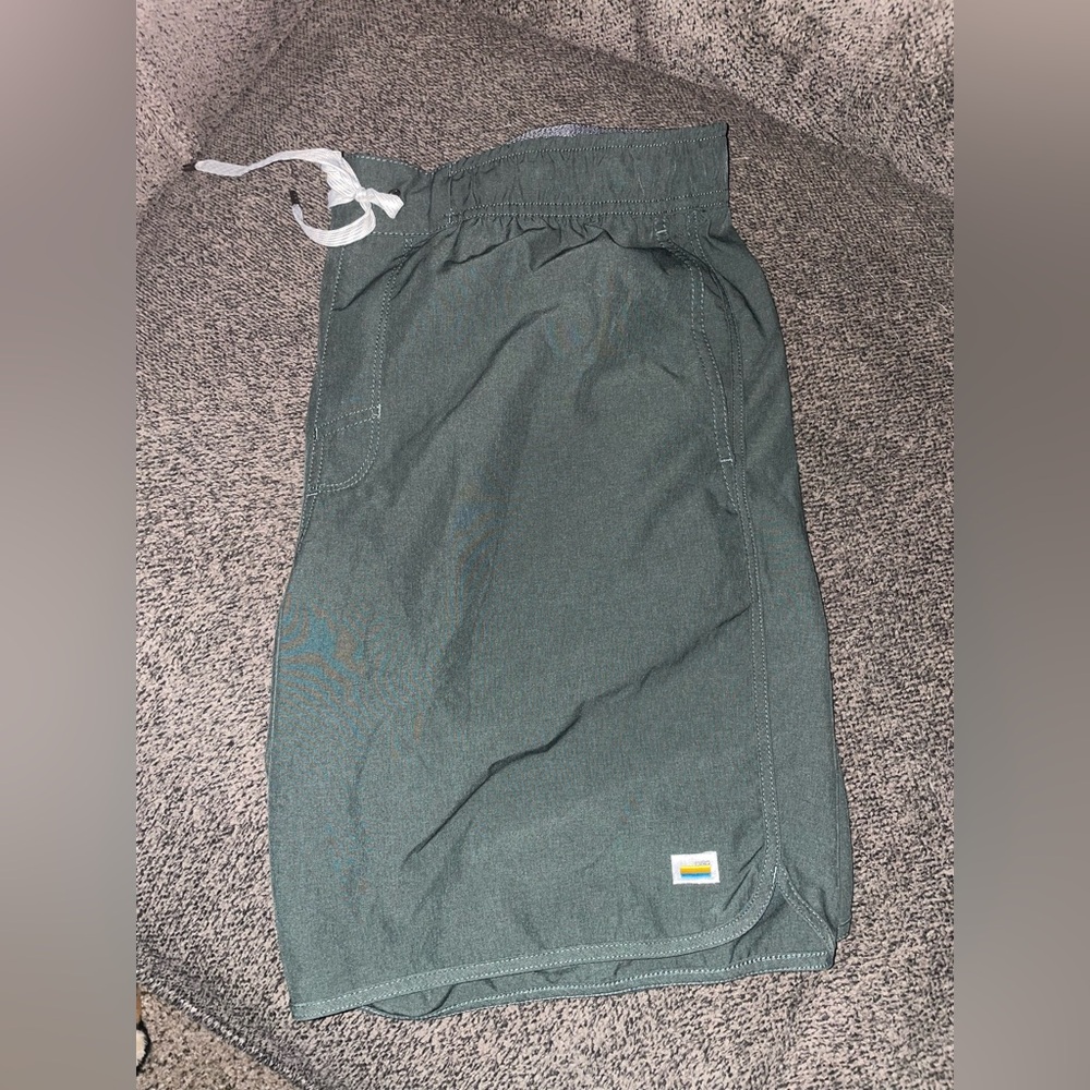 Vuori Men's Green Shorts - Picture 1 of 1